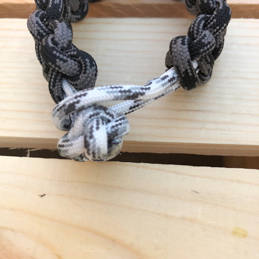 Custom Handmade Diff Base Color Paracord Bracelet - Picture 3 of 8